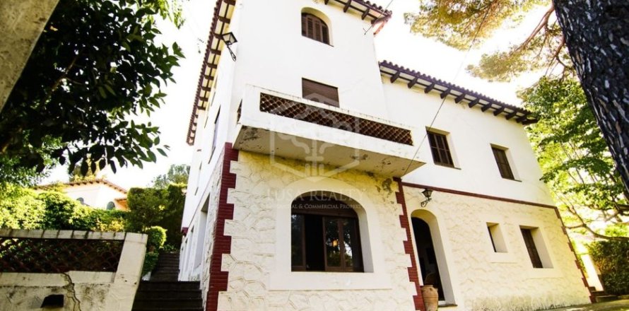 Villa de 13 dormitorios en venta en Barcelona, Cataluña, Spain № 948