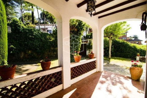 Villa de 13 dormitorios en venta en Barcelona, Cataluña, Spain № 948 - foto 7