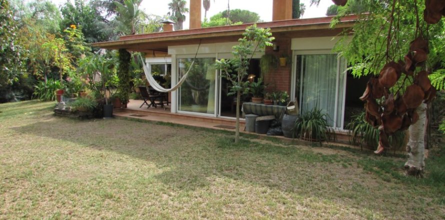 Villa de 2 dormitorios en venta en Blanes, Gerona, Cataluña, Spain № 951