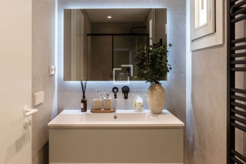 Apartamento de 3 dormitorios en venta en Barcelona, Cataluña, Spain № 6290 - foto 18