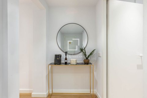 Apartamento de 3 dormitorios en venta en Barcelona, Cataluña, Spain № 6290 - foto 8