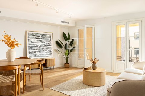 Apartamento de 3 dormitorios en venta en Barcelona, Cataluña, Spain № 6290 - foto 28