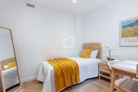 Apartamento de 3 dormitorios en venta en Barcelona, Cataluña, Spain № 6290 - foto 19