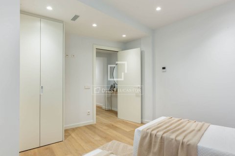Apartamento de 3 dormitorios en venta en Barcelona, Cataluña, Spain № 6290 - foto 16