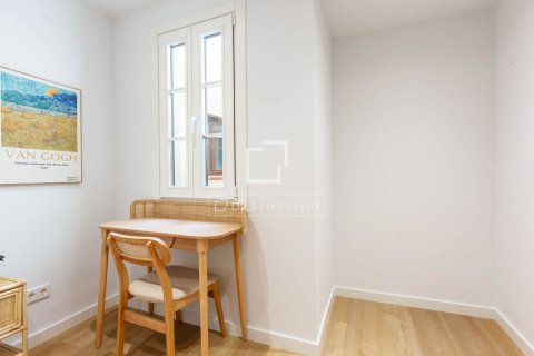 Apartamento de 3 dormitorios en venta en Barcelona, Cataluña, Spain № 6290 - foto 20