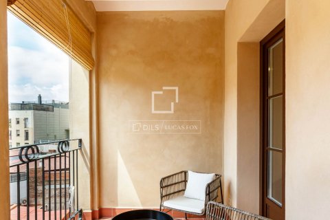 Apartamento de 3 dormitorios en venta en Barcelona, Cataluña, Spain № 6290 - foto 2