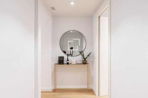 Apartamento de 3 dormitorios en venta en Barcelona, Cataluña, Spain № 6290 - foto 9