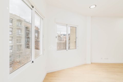 Apartamento de 3 dormitorios en venta en Barcelona, Cataluña, Spain № 6289 - foto 3