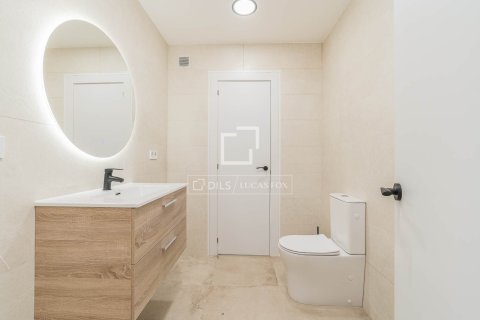 Apartamento de 3 dormitorios en venta en Barcelona, Cataluña, Spain № 6289 - foto 7