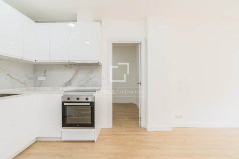 Apartamento de 3 dormitorios en venta en Barcelona, Cataluña, Spain № 6289 - foto 4