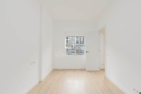 Apartamento de 3 dormitorios en venta en Barcelona, Cataluña, Spain № 6289 - foto 19