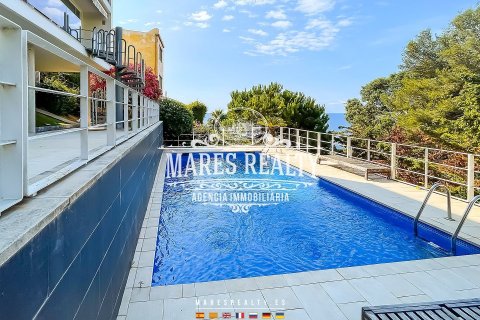 Villa de 4 dormitorios en venta en Lloret de Mar, Gerona, Cataluña, Spain № 1020 - foto 2