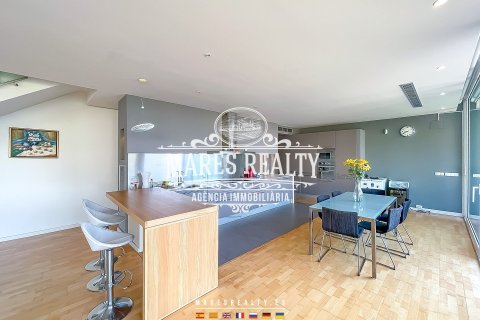 Villa de 4 dormitorios en venta en Lloret de Mar, Gerona, Cataluña, Spain № 1020 - foto 15
