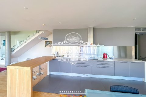 Villa de 4 dormitorios en venta en Lloret de Mar, Gerona, Cataluña, Spain № 1020 - foto 14