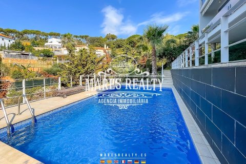 Villa de 4 dormitorios en venta en Lloret de Mar, Gerona, Cataluña, Spain № 1020 - foto 4