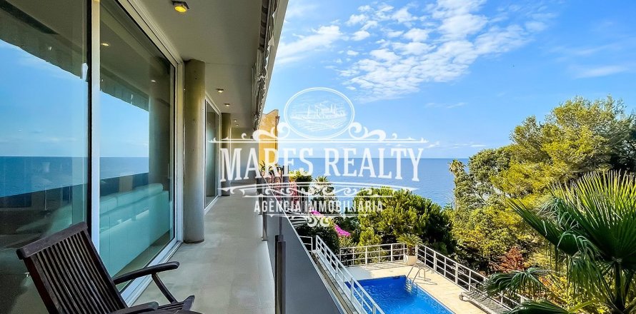 Villa de 4 dormitorios en venta en Lloret de Mar, Gerona, Cataluña, Spain № 1020