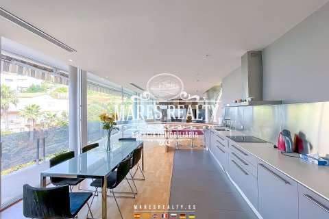Villa de 4 dormitorios en venta en Lloret de Mar, Gerona, Cataluña, Spain № 1020 - foto 12