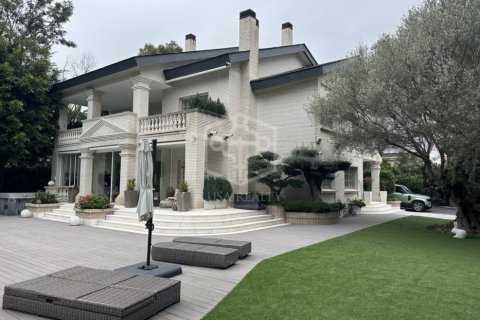 Villa de 7 dormitorios en venta en Castelldefels, Barcelona, Cataluña, Spain № 1023