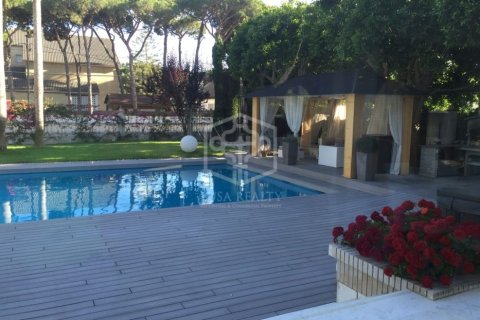 Villa de 7 dormitorios en venta en Castelldefels, Barcelona, Cataluña, Spain № 1023 - foto 23