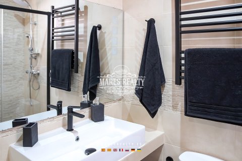 Propiedad comercial de 3 habitaciónes en venta en Blanes, Gerona, Cataluña, Spain № 1018 - foto 9