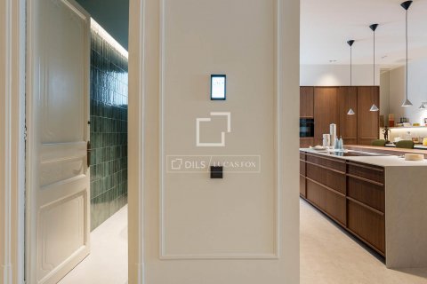 4 bedrooms apartment for sale in Barcelona, Catalonia, Spain № 8859 - photo 3