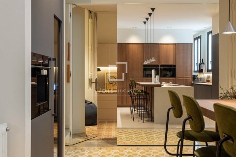 4 bedrooms apartment for sale in Barcelona, Catalonia, Spain № 8859 - photo 7