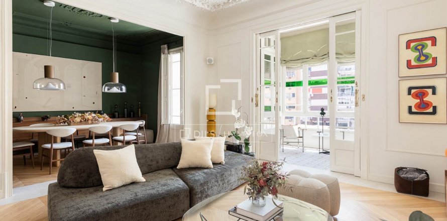 4 bedrooms apartment for sale in Barcelona, Catalonia, Spain № 8859