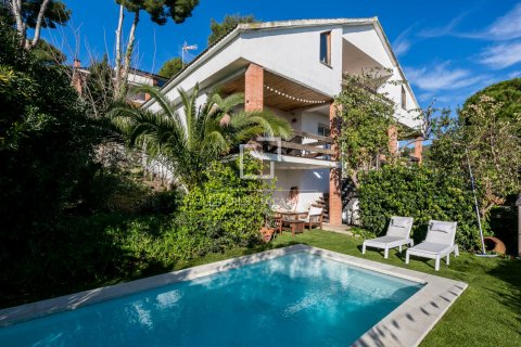 Villa de 5 dormitorios en venta en Castelldefels, Barcelona, Cataluña, Spain № 3820