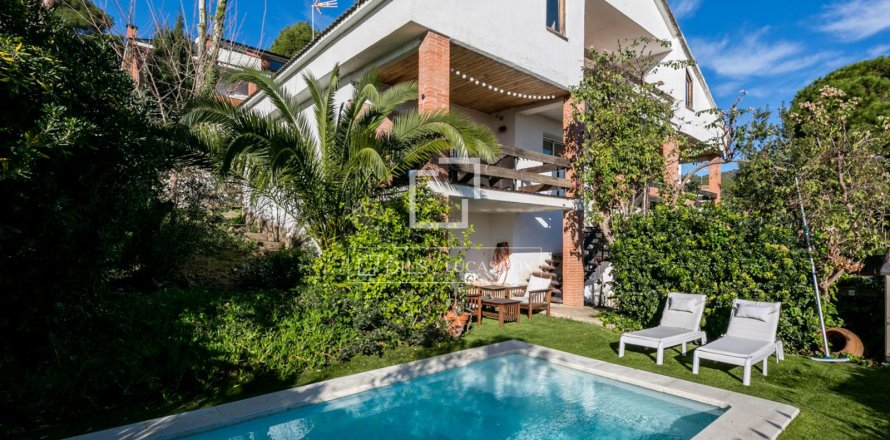 Villa de 5 dormitorios en venta en Castelldefels, Barcelona, Cataluña, Spain № 3820