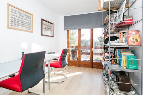 Villa de 5 dormitorios en venta en Castelldefels, Barcelona, Cataluña, Spain № 3820 - foto 21