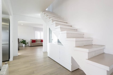 Villa de 5 dormitorios en venta en Castelldefels, Barcelona, Cataluña, Spain № 3820 - foto 12
