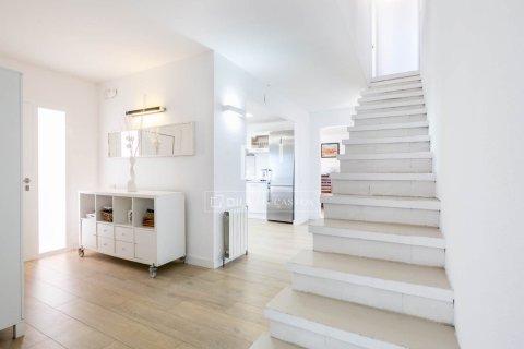 Villa de 5 dormitorios en venta en Castelldefels, Barcelona, Cataluña, Spain № 3820 - foto 20