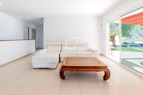 Villa de 4 dormitorios en venta en Sitges, Barcelona, Cataluña, Spain № 3816 - foto 10