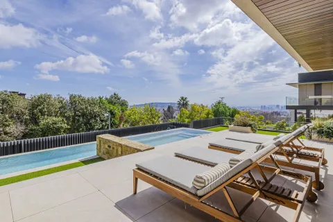 Сasa de 5 dormitorios en venta en Barcelona, Cataluña, Spain № 1605 - foto 3