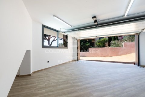 Сasa de 4 dormitorios en venta en Begur, Gerona, Cataluña, Spain № 6062 - foto 23