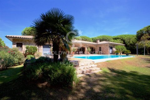 Villa de 5 dormitorios en venta en Pals, Gerona, Cataluña, Spain № 6064 - foto 3