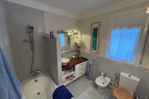 Сasa de 5 dormitorios en venta en Llanca, Gerona, Cataluña, Spain № 1625 - foto 21