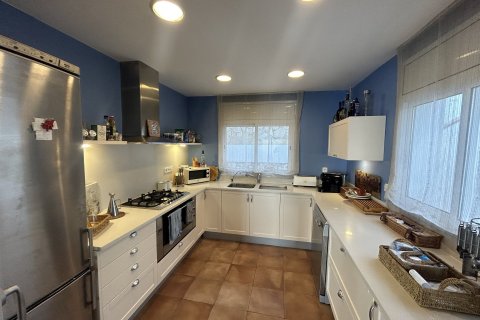 Сasa de 5 dormitorios en venta en Llanca, Gerona, Cataluña, Spain № 1625 - foto 12