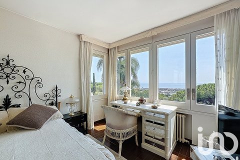Сasa de 4 dormitorios en venta en Cabrils, Barcelona, Cataluña, Spain № 7555 - foto 25