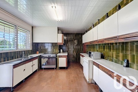 Сasa de 4 dormitorios en venta en Cabrils, Barcelona, Cataluña, Spain № 7555 - foto 21