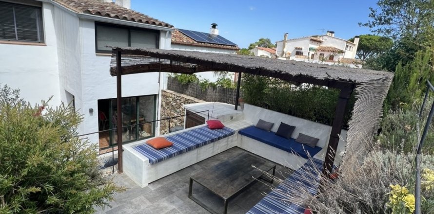 Villa de 4 dormitorios en venta en Begur, Gerona, Cataluña, Spain № 7558
