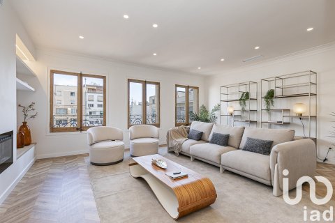 3 bedrooms apartment for sale in Barcelona, Catalonia, Spain № 7554 - photo 2