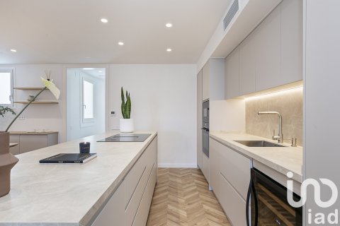 3 bedrooms apartment for sale in Barcelona, Catalonia, Spain № 7554 - photo 12