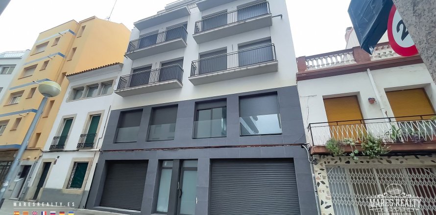 15 rooms commercial property for sale in Lloret de Mar, Girona, Catalonia, Spain № 956
