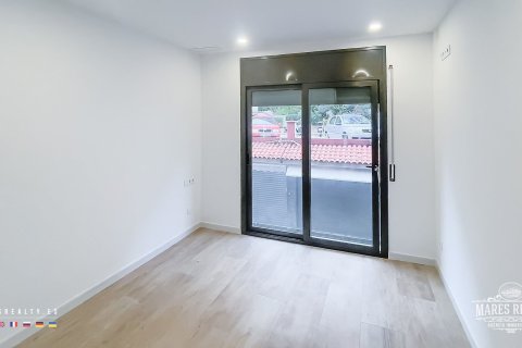 15 rooms commercial property for sale in Lloret de Mar, Girona, Catalonia, Spain № 956 - photo 12