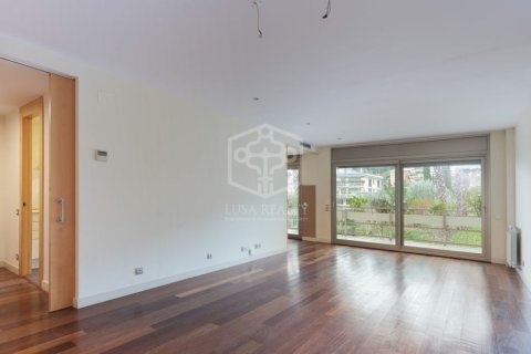 Apartamento de 3 dormitorios en alquiler en Barcelona, Cataluña, Spain № 955 - foto 2
