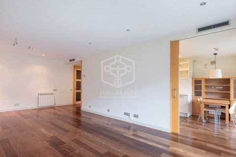 Apartamento de 3 dormitorios en alquiler en Barcelona, Cataluña, Spain № 955 - foto 3