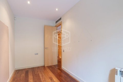 Apartamento de 3 dormitorios en alquiler en Barcelona, Cataluña, Spain № 955 - foto 13