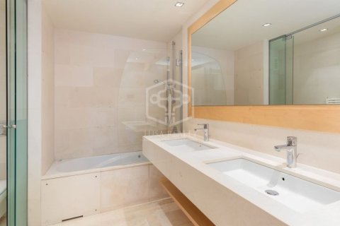 Apartamento de 3 dormitorios en alquiler en Barcelona, Cataluña, Spain № 955 - foto 17