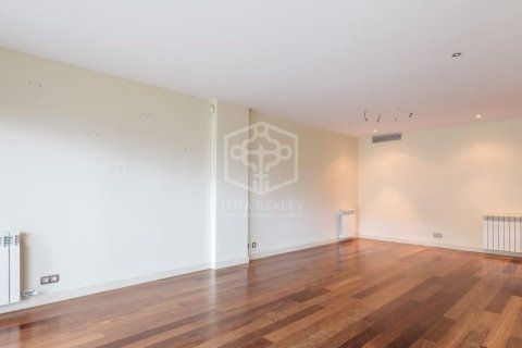 Apartamento de 3 dormitorios en alquiler en Barcelona, Cataluña, Spain № 955 - foto 5